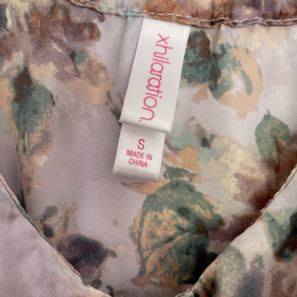 Floral Ruffle Tank Blouse. Size Small - Picture 4 of 4